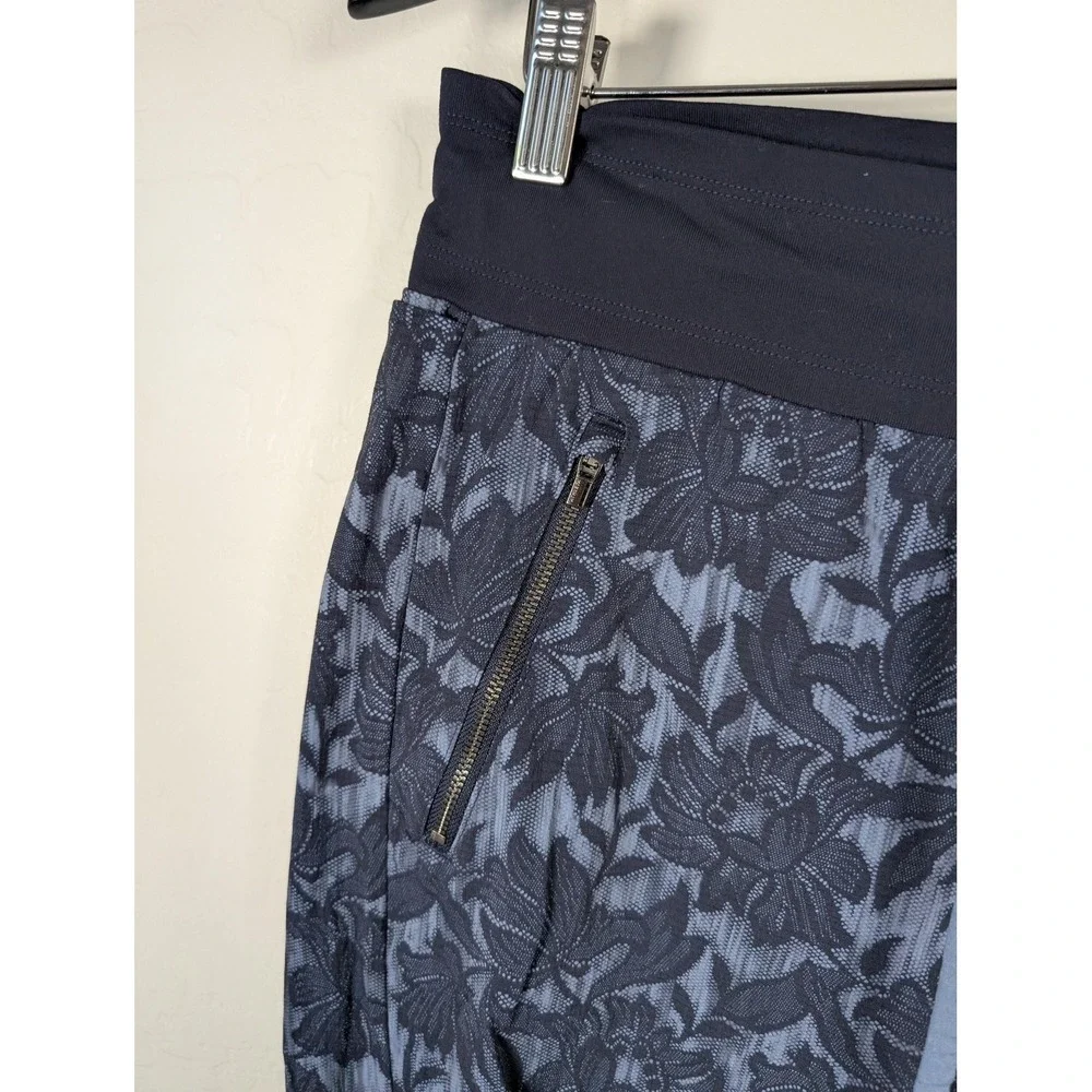 Athleta Pants Womens 10 Blue Trekkie North Jogger Stretch Floral Zip Pockets - Picture 3 of 12